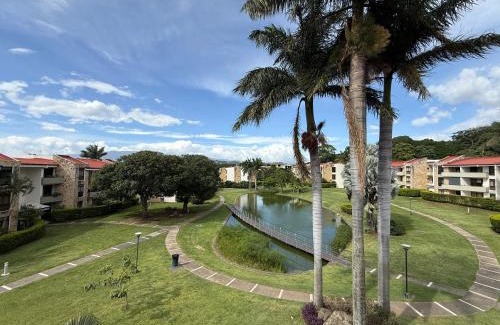 Santa Ana Appartement | CR MARIPOSA RENTALS Brand New lake view Penthouse with office space
