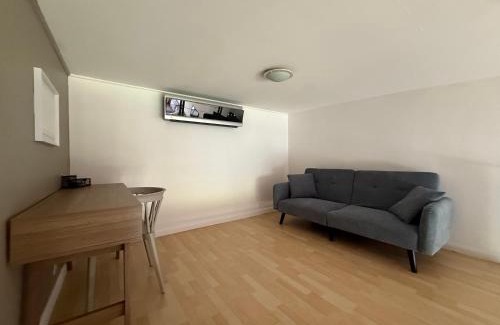 Santa Ana Appartement | CR MARIPOSA RENTALS Brand New lake view Penthouse with office space