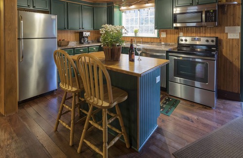 Jefferson Township Cottage | Chalet de montagne de style artisan donnant sur le ruisseau à truites
