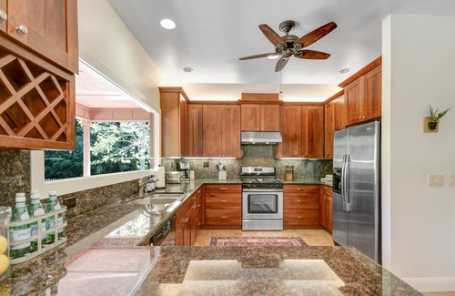 Sonoma Maison | Craftsman Style Cabin in the Heart of Sonoma- Includes Wine Tasting Passport