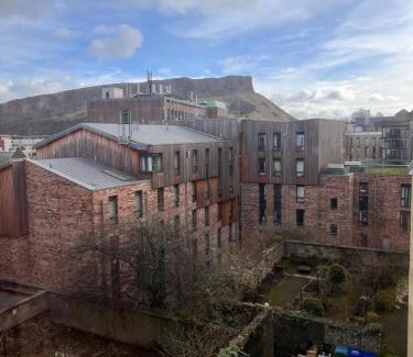 Old Town Appartement | Crags View Apartment On The Royal Mile