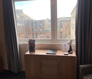 Old Town Appartement | Crags View Apartment On The Royal Mile