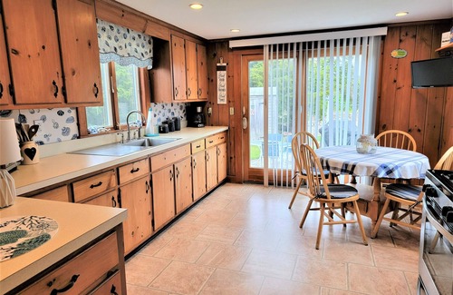 Centerville Cottage | Craigville Beach at your doorstep!