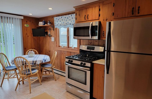 Centerville Cottage | Craigville Beach at your doorstep!