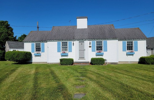 Centerville Cottage | Craigville Beach at your doorstep!