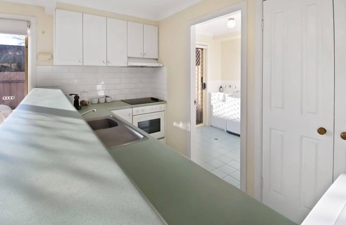 Wagga Wagga Appartement | Crampton Comforts - Walk to CBD, Cosy & Homely