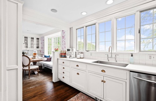 Gloucester Maison | Cranberry Hill l 9 BR 22 Acre Estate l Sleeps 24
