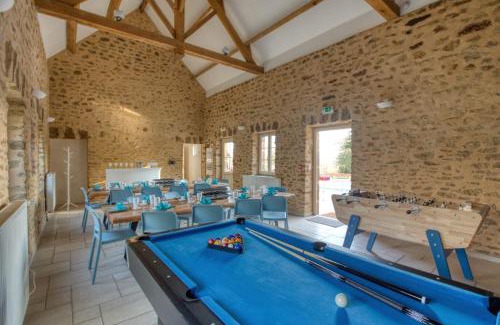 La Chapelle-Saint-Fray Villa | Crazy Villa Chateaubert 28 - Heated pool - Basket - 2h Paris - 30p