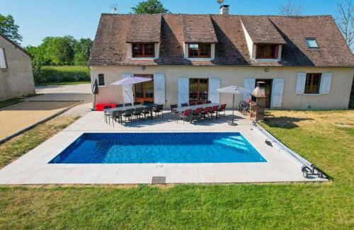 Champcevrais Villa | Crazy Villa Gaudiniere 89 - Heated pool - Multisport - 2h Paris - 30p