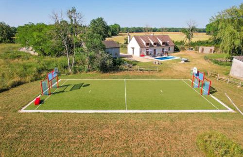 Champcevrais Villa | Crazy Villa Gaudiniere 89 - Heated pool - Multisport - 2h Paris - 30p