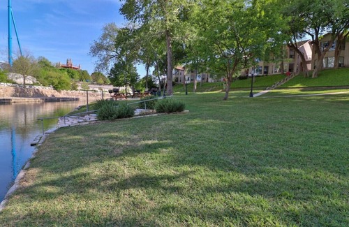 New Braunfels Copropriété | CRC331*Direct Comal River Access*Walk to Downtown NBTX