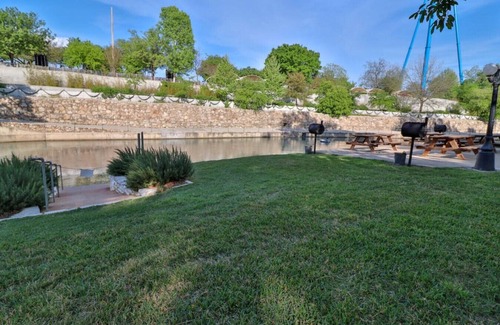New Braunfels Copropriété | CRC331*Direct Comal River Access*Walk to Downtown NBTX