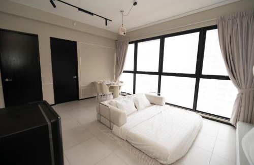 George Town Appartement | Creamy French at Urban Suite