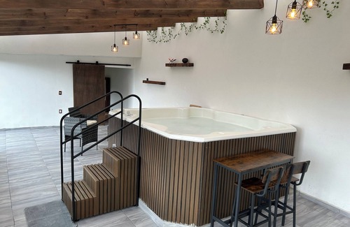 Jocotitlan Appartement | Create great moments in this beautiful space and enjoy the Jacuzzi.