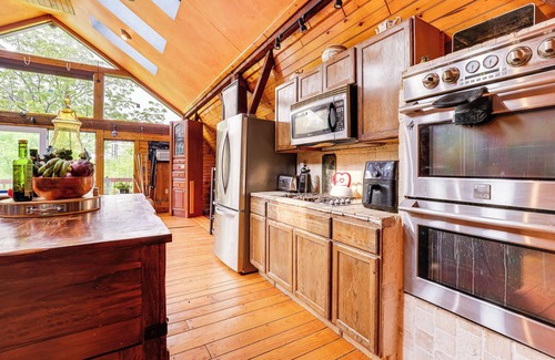 Auburn Appartement | Creativity Nook: Rustic Studio 2 Mi to Owasco Lake