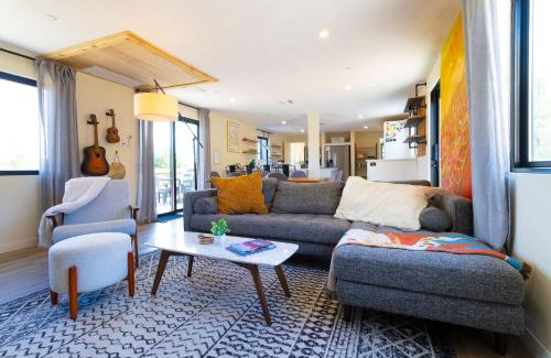 Johnson City Maison | Creator Cabin - Retreat for 8