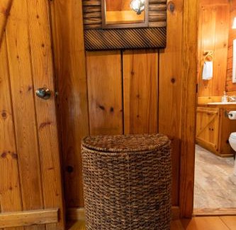 Benton Maison | Creek Crest Cabin Ocoee Riverside Cabin