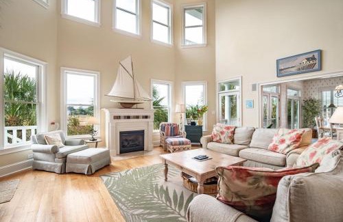 Litchfield by the Sea Maison | Creek Front Beach House in gated Litchfield by the Sea