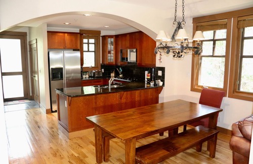 Copper Mountain Village Maison | Nouvelle liste. Maison de ville côté ruisseau / côté ski