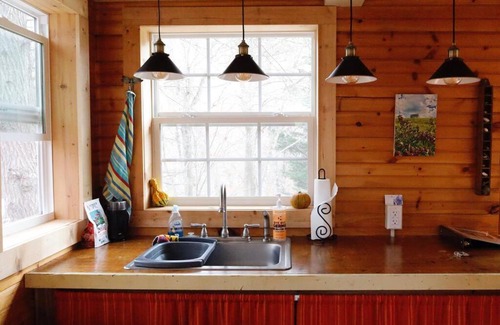 Court House Maison | Creek View Cabin at Skipwillow Farm - Floyd, VA