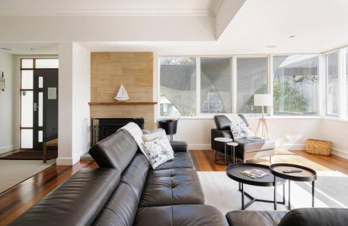 Frankston Maison | Creekhouse by the Sea - Private Jetty and Serene Views
