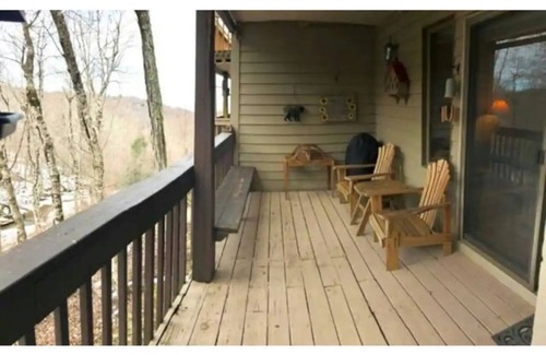 Beech Mountain Maison | Creekside 2min to slopes..quiet & private location