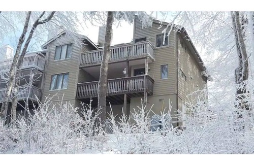 Beech Mountain Maison | Creekside 2min to slopes..quiet & private location