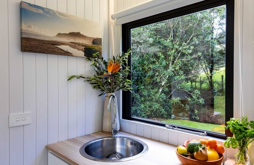 Otapaurau Maison | Creekside at Kuaotunu by Tiny Away