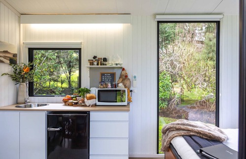 Otapaurau Maison | Creekside at Kuaotunu by Tiny Away