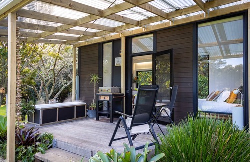 Otapaurau Maison | Creekside at Kuaotunu by Tiny Away