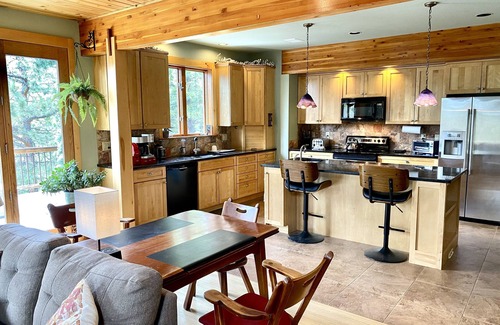 Palmer Lake Maison | Creekside Bungalow Adjacent To Reservoir Trail On Private 3 acre lot!