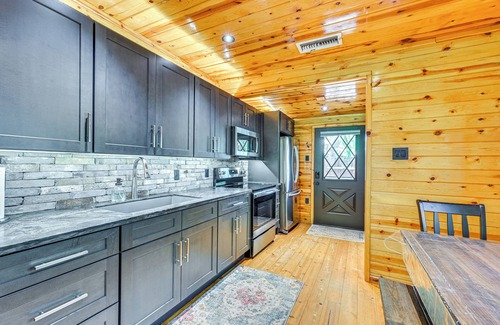 Christopher Creek Cabine | Creekside Cabin Retreat w/ Private Deck in Payson