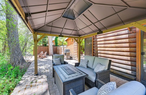 Christopher Creek Cabine | Creekside Cabin Retreat w/ Private Deck in Payson