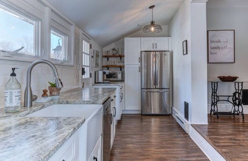 Perkiomenville Maison | Creekside Cottage with Pool on the Perkiomen Trail