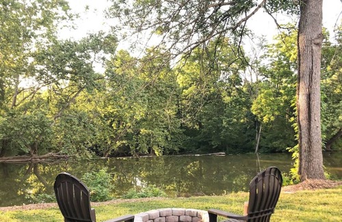 Perkiomenville Maison | Creekside Cottage with Pool on the Perkiomen Trail