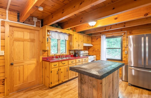 Reedsville Cabine | Creekside Hideaway, sleeps 9-10, gorgeous and private setting.