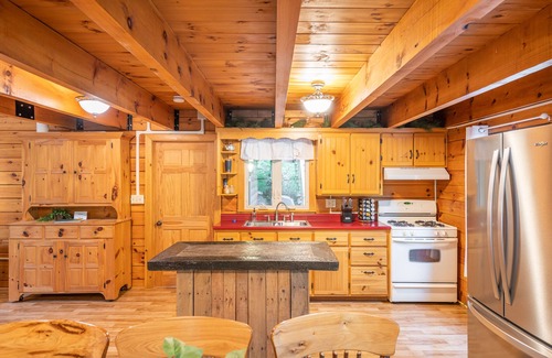 Reedsville Cabine | Creekside Hideaway, sleeps 9-10, gorgeous and private setting.
