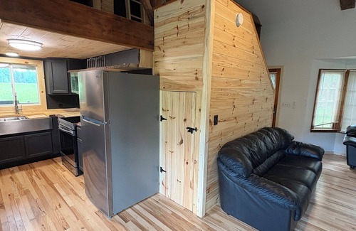 Angelica Cabine | Creekside View Cabin - Newly Remodeled