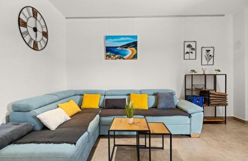 Cres Appartement | Crepsa Paradise with Jacuzzi - Couple Getaway