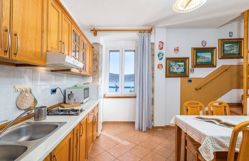 Cres Appartement | Cres Island Vacation Break - Lungomare Venezia