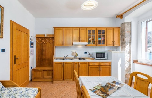 Cres Appartement | Cres Island Vacation Break - Lungomare Venezia