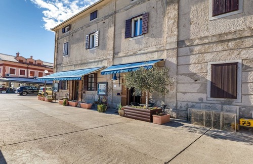 Cres Appartement | Cres Island Vacation Break - Lungomare Venezia