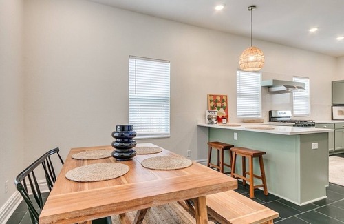 Crescent Maison | Crescent Clean and Ready! Wi-fi. Sleeps 7. Pets OK!