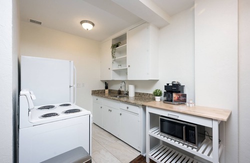 Historic Uptown Appartement | Crescent Lake Park 2 bedroom Plus Den