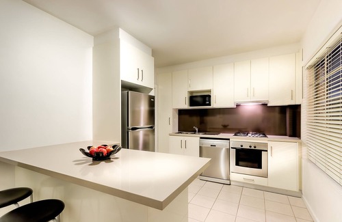 St Kilda Hôtel | Crest on Barkly