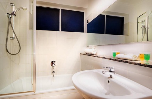 St Kilda Hôtel | Crest on Barkly Hotel