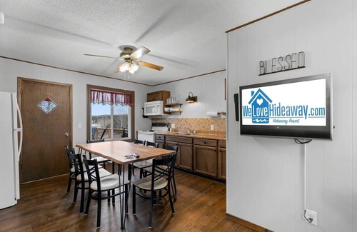 Jenkins Cabine | Crest View Cabin - Bring Your Boat, Enjoy The Swim Dock, Kayaks, Pool, and Views! | 9