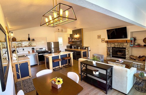 Crestline Maison | Crestline Hideaway