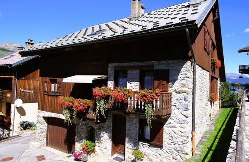 Valmorel Chalet De Ski | Crève Tête 3 pces 60 m2 à 200 m des bus gratuit et à 300 m du départ à ski