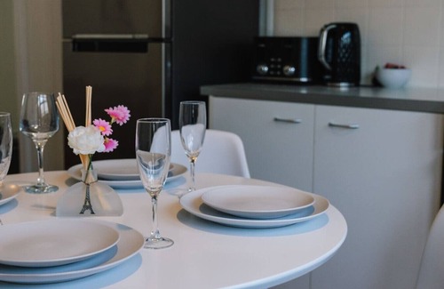 East Brisbane Maison | Cricket Fans Choice | 2BR Walk to Gabba & Ferry